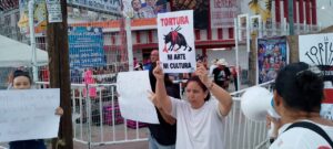 PROTESTAN ANTITAURINOS POR CORRIDA DE TOROS