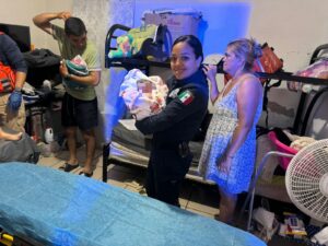 Policías Municipales asisten exitosamente parto en la colonia Hidalgo; madre e hija se encuentran en perfecto estado