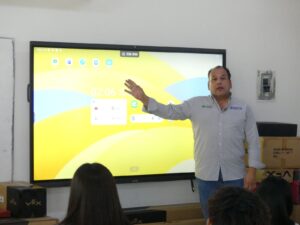 Director General Estatal entrega 80 pizarras electrónicas a los planteles de CONALEP Chihuahua