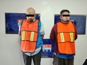 Se detienen a dos sujetos acusado de asaltar tienda de conveniencia