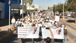 Nuevo contingente marcha exigiendo justicia por Carlos Manzo