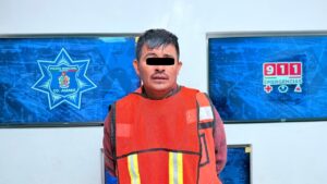 Detienen a hombre acusado por robo a tienda de conveniencia en el fraccionamiento Jardines de San José