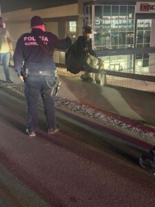 Rescatan policías municipales a hombre que intentaba atentar contra su vida