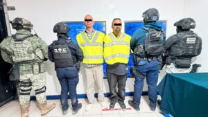 Operativo BOI detiene a dos hombres en posesión de arma de fuego y cristal en la colonia Los Alcaldes