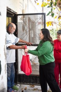 Comparte Diputada Joss Vega cenas navideñas en el Distrito 15