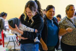 Alma Portillo mantiene agenda social al sur del estado con entrega de apoyos esta Navidad