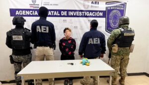 Detiene AEI a femenina que tenía en su poder cristal y arma de fuego
