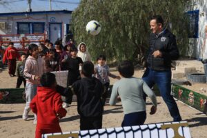 Festeja Marco Bonilla con familias de Anapra el Día de la Candelaria