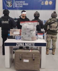 Detiene SSPE a sujeto con arma de fuego y 13 bultos de droga en Ciudad Juárez