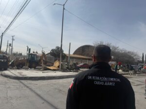 La Dirección de Regulación Comercial da continuidad al Operativo de Reordenamiento Urbano en camellón de Benemérito de Las Américas