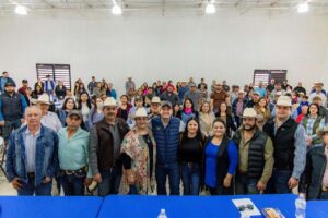 Reciben liderazgos de Satevó a Marco Bonilla para trabajar en unidad