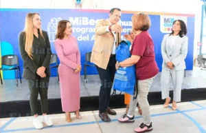 Entrega El Presidente Municipal De Chihuahua Marco Bonilla Apoyo Alimentario A Adultos Mayores