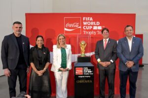 Gobernadora Maru Campos da la bienvenida al Trofeo de la Copa Mundial de la FIFA 2026 en su paso por Chihuahua