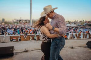 Presidente municipal De La Ciudad De Chihuahua Licenciado marco Bonilla Y Su Señora Esposa Saben Cómo Bailar