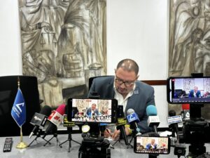 Maestro Iván Pérez Ruiz Presidente De Canaco Juárez Informa De Las Actividades En Conferencia de Prensa