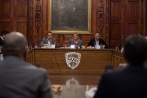 Gobernadora Maru Campos recibe en Palacio de Gobierno a diputados del Congreso del Estado