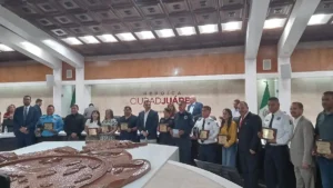 Reconocen a servidores público en Sesión de Cabildo