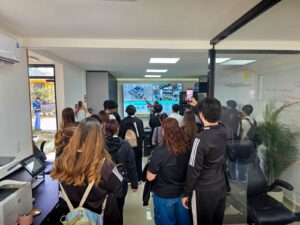 Visitan estudiantes de la URN instalaciones de la Planta Tratadora de Aguas Residuales del parque central.