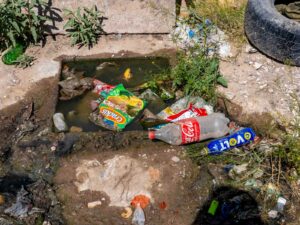 Trabaja JMAS en reposición de tubería de drenaje sobre la calle Canutillo en Colector Nadadores.