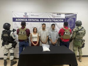 Asegura COE 702 gramos de cristal en un cateo; detuvieron a tres personas