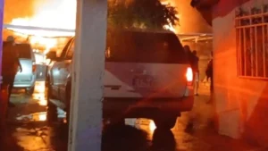 Incendio en vivienda deja a menor sin vida durante la madrugada