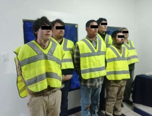 Detienen a seis por robar y secuestrar a varias personas en un salón de fiestas