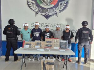 Detiene SSPE a cinco presuntos integrantes de grupo delictivo vinculados a homicidios en Ciudad Juárez, en operativo instruido por Gilberto Loya