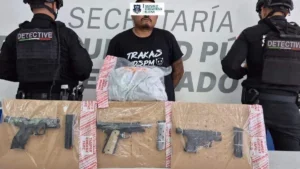 Cae en Juárez presunto integrante de grupo delictivo; le aseguran tres armas, droga y lo vinculan con homicidio