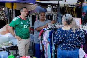 En Las Gladiolas Alcalde Marco Bonilla Reconoce El Esfuerzo De Las Familias Que Hacen Grande A Cd Juárez