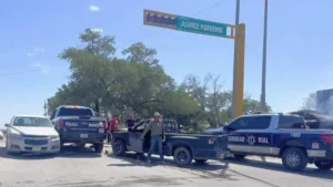 Patrulla de la SSPM provoca choque múltiple en la carretera Juárez-Porvenir