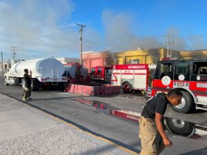 Cuerpo De Bomberos Sofocan El Incendio De Esta Madrugada En Una Bodega De La Carretera Casas Grandes