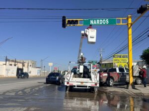 Activan semáforo en Avenida Waterfill y calle Nardos