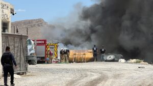 Se incendia planta recicladora en el kilómetro 26 carretera a casas grsndes.