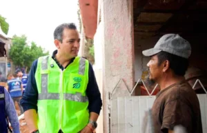 Supervisa El Presidente Municipal De Chihuahua Marco Bonilla pavimentación de calle Río Grande