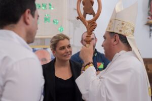 Gobernadora Maru Campos Acude A Ceremonia En Memoria De Sacerdotes Jesuitas En Cerocahui
