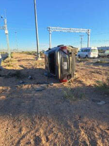 VOLCADURA DE UBER CERCA DE VILLAS DE ALCALA: CONDUCTOR Y PASAJERO RESULTAN ILESOS