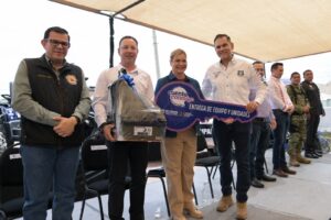 Maru Campos refuerza seguridad en la región de Guachochi con entrega de patrullas y equipamiento policial