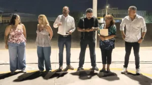 Entregan cancha de handball y obras de alumbrado en Torres del Sur y Praderas de Oriente