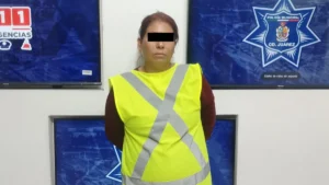 Arrestan a mujer por presunto abandono de sus abuelos en Tierra Nueva
