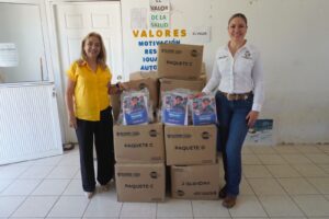 Diputada Yesenia Reyes impulsa entrega de paquetes escolares en Nuevo Casas Grandes