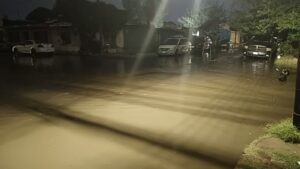 Alertan por fuertes tormentas y calles inundadas