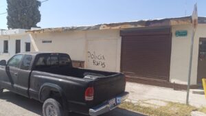 Con La Leyenda «Policías Ratas » Con Pintura Color Negro