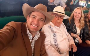 Uno De Los Empresarios Más Importantes En México Celebra Su Cumpleaños 91 Años Don Valentín Fuentes E Invitado Especial El Licenciado Marco Bonilla Mendoza