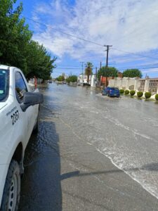 Agradece Públicamente Derechos Humanos En Ciudad Juárez A La JMAS Por El Acumulamiento De Agua Que No Se Podían Entrar A La Oficina