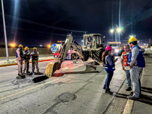 Continúa JMAS reparando hundimiento en bulevar IV Siglos.