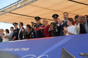 Gobernadora Maru Campos Encabeza Desfile Por El 216 Aniversario De La Independencia De México