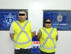 Detienen a sujeto acusado de lesionar con un arma de fuego a masculino; mujer es detenida tras intentar evitar su arresto