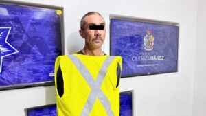 Agentes Municipales detienen a hombre señalado de incendiar el vehículo de su vecino