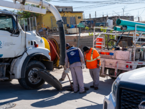 Trabaja JMAS en reforzar funcionamiento de drenaje de la calle Acolhuas.