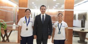 DOS CAMPEONAS MUNDIALES QUE LLEVAN EL NOMBRE DE LA UACJ A LO MAS ALTO